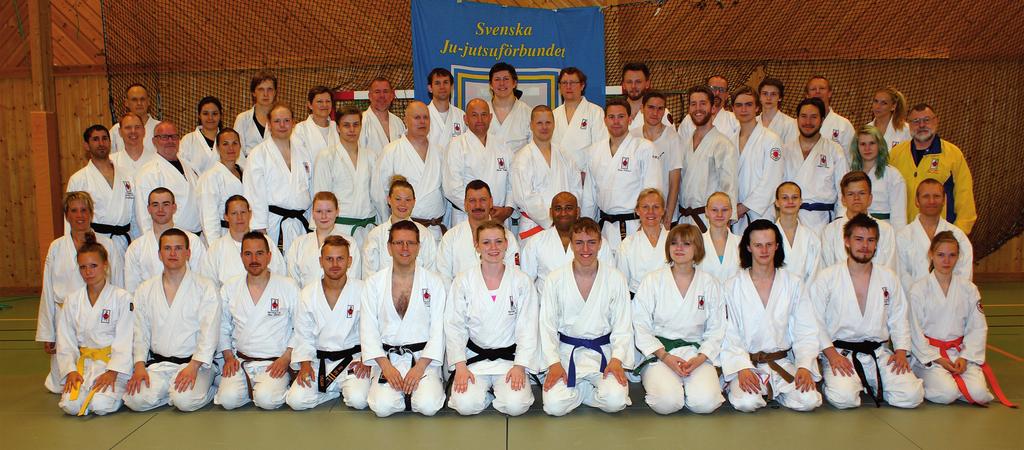 med några av dagarna Fyra par tävlade i stiltävlingen Årets sommarläger i Köping den 27/6 3/7 2015 samlade 75 deltagare. Sju instruktörer såg till att det blev mycket och bra träning varje dag.