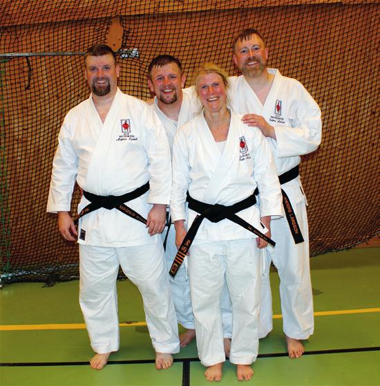 E-post: kansli@ju-jutsu.se Innehåll Späckad höst det är bara att välja!...3 RI- och FI-kurs: Diskussioner om atemi och randori...4 5 Monsterlägret: Spänd förväntan första passet.