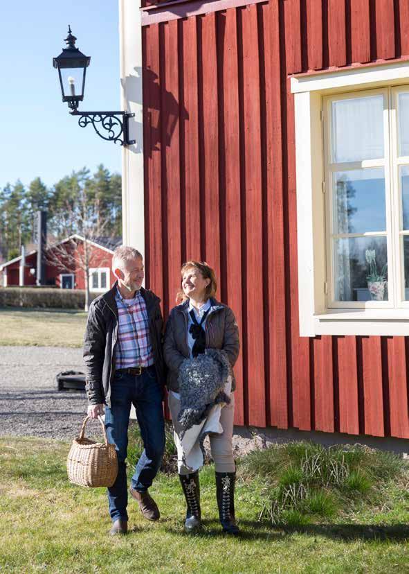 FAMILJEN LÖVKVIST Namn: Håkan (62), Lise (56) och två vuxna barn. Yrke: Håkan är egenföretagare och entre pre nör med en bakgrund i träbranschen och Lise jobbar inom särskolan i Nyköping.