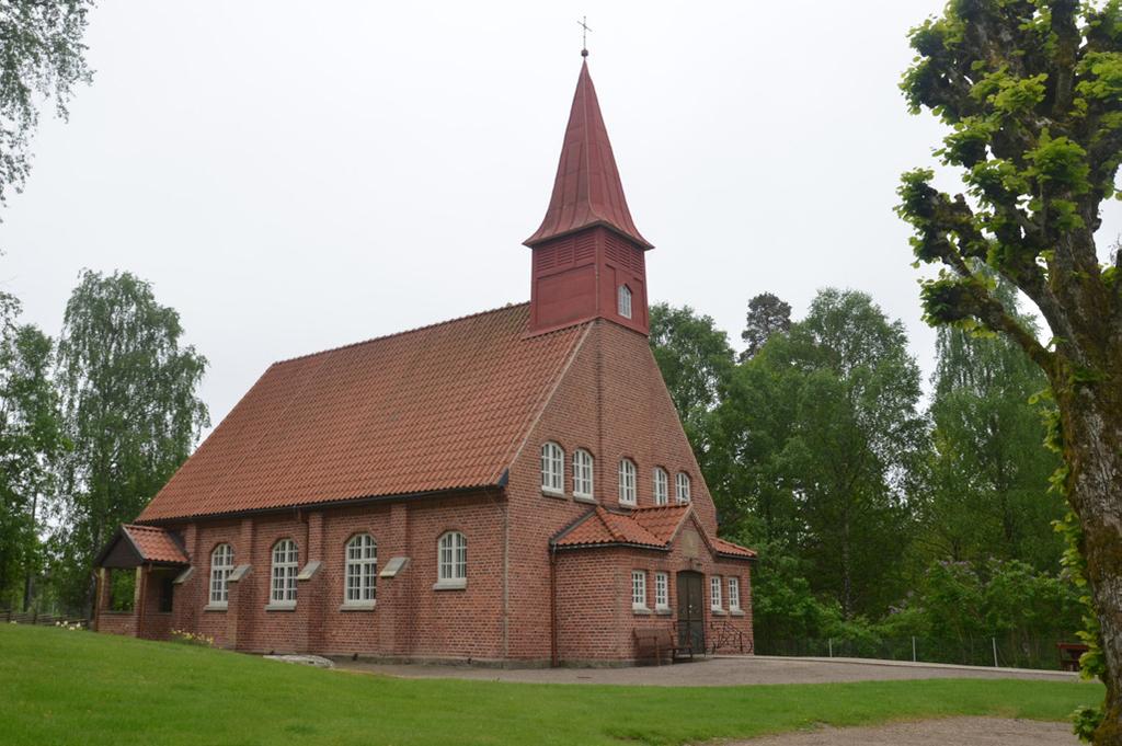 ANTENS KYRKOGÅRD Kyrkogårdens disposition Kyrkogården ligger på en kulle i landskapet, från parkeringen är det en backe upp till entrén.