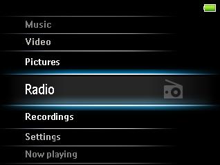 5.4 Radio I huvudmenyn välj för att komma till radioläget. Anslut hörlurarna De medlevererade hörlurarna fungerar även som radioantenn.