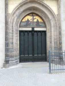 Men så blev det inte istället splittrades kyrkan och den Evangelisk lutherska kyrkan bildades med Martin Luther som en av förgrundsgestalterna.