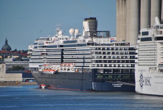 291 meter GT: 81 769 Passagerare: 2272 Antal anlöp: 6 Viking Star vid Stadsgården.