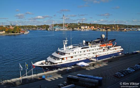 Celebrity Silhouette ankommer Frihamnen. 2015.05.11. Corinthian vid Stadsgården. 2016.