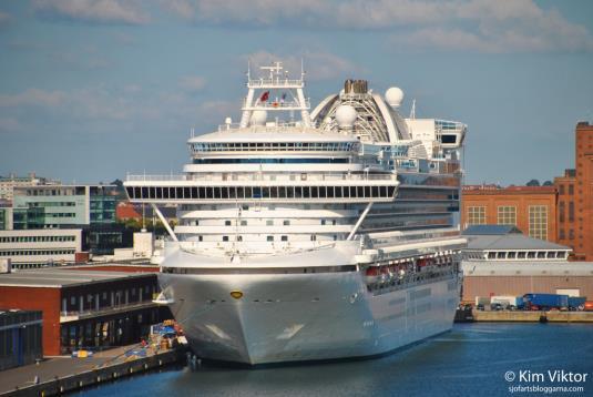 Crystal Symphony Rederi: Crystal Cruises Byggd: 1995 Längd: 238 meter GT: 51 044