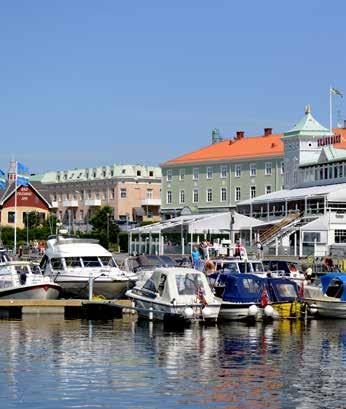 HOTELL/HOTEL HOTEL KOSTER Skärgårdshotell med strålande utsikt mot Kosterfjorden. Hos oss kan du välja mellan enkelrum, dubbelrum, svit eller lägenhet.