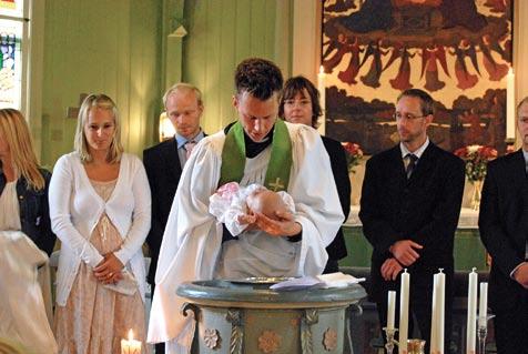 Sara och Mattias valde att döpa Sara och Mattias Carlsson bor på Vadstensberget i Grundsund. De har två barn. Alva, som är tre år, och Ebba som döptes 11 september i Grundsunds kyrka.