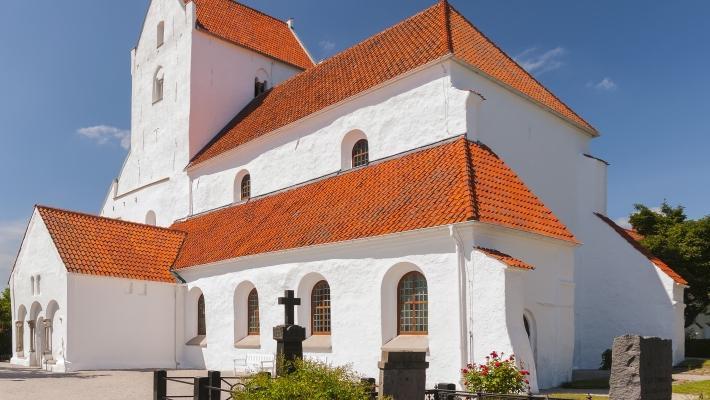 Dalby Heligkorskyrka, Nordens äldsta bevarade stenkyrka Lunds Universitets Historiska Museum (26.8 km) Ett roligt och intressant besöksmål är det Historiska museet.