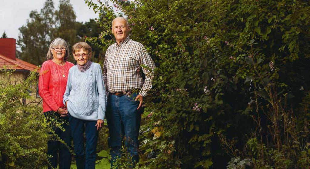 VÅRA VÄRDERINGAR VÅRA VÄRDERINGAR Kicki Narbom, Bengt Eriksson och Anita Gustafsson ger stöd till varandra i Hjärtlungs lokala förening i Sundbyberg.