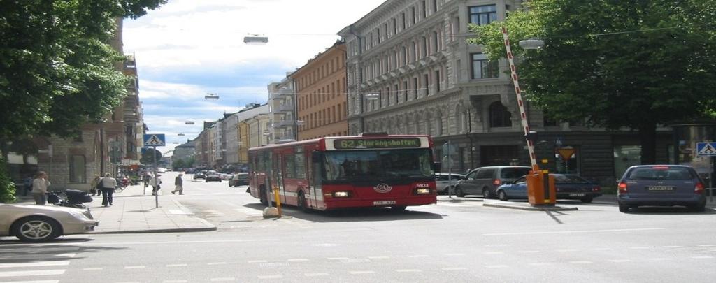 50(5) SL-S-19795 11.2 Bommar Bommarna styrs via detektorer i körbanan eller via transpondrar i bussarna. Rent trafiktekniskt fungerar bomanläggningar oftast tillfredsställande.