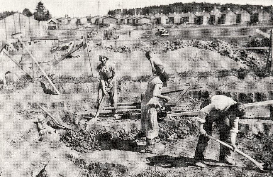 13 Det fanns också politiska initiativ för att öka bostadsbyggandet av flerbostadshus i städerna. År 1909 inrättades Konungariket Sveriges Bostadshypotekskassa.