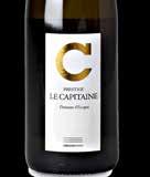 Le Capitaine Chardonnay Druva: 100 % Chardonnay. Beskrivning: Ljus gyllene färg och I doft- och smakpaletten ingår varm mogen frukt, persika, aprikoser, mogna äpplen och ett helt knippe örter.