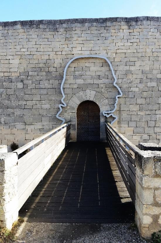 Det bästa av Provence, Isle sur la Sorgue Buoux, 4 nätter 3(6) Lacoste Auberge de Seguins Dag 4 Bonnieux - Buoux Den första halvan av dagens vandring kan gärna avnjutas i maklig takt längs de små