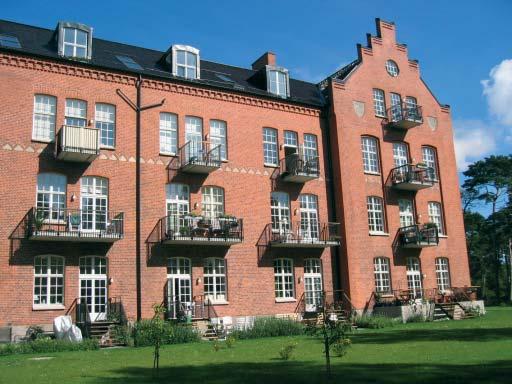 Exempel på radhusbebyggelse från Saltsjöbaden 2- Västra kaserngården Bebyggelsen präglas av stora fristående byggnader i parkmiljö. Flera av byggnaderna har höga kulturmiljö- värden.