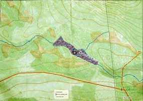 Lokal nr 6 Ormbäcken, invid Sultnatjärnen, på Dalasidan 2005-10-07 Blockig mark utan nivåskillnader.