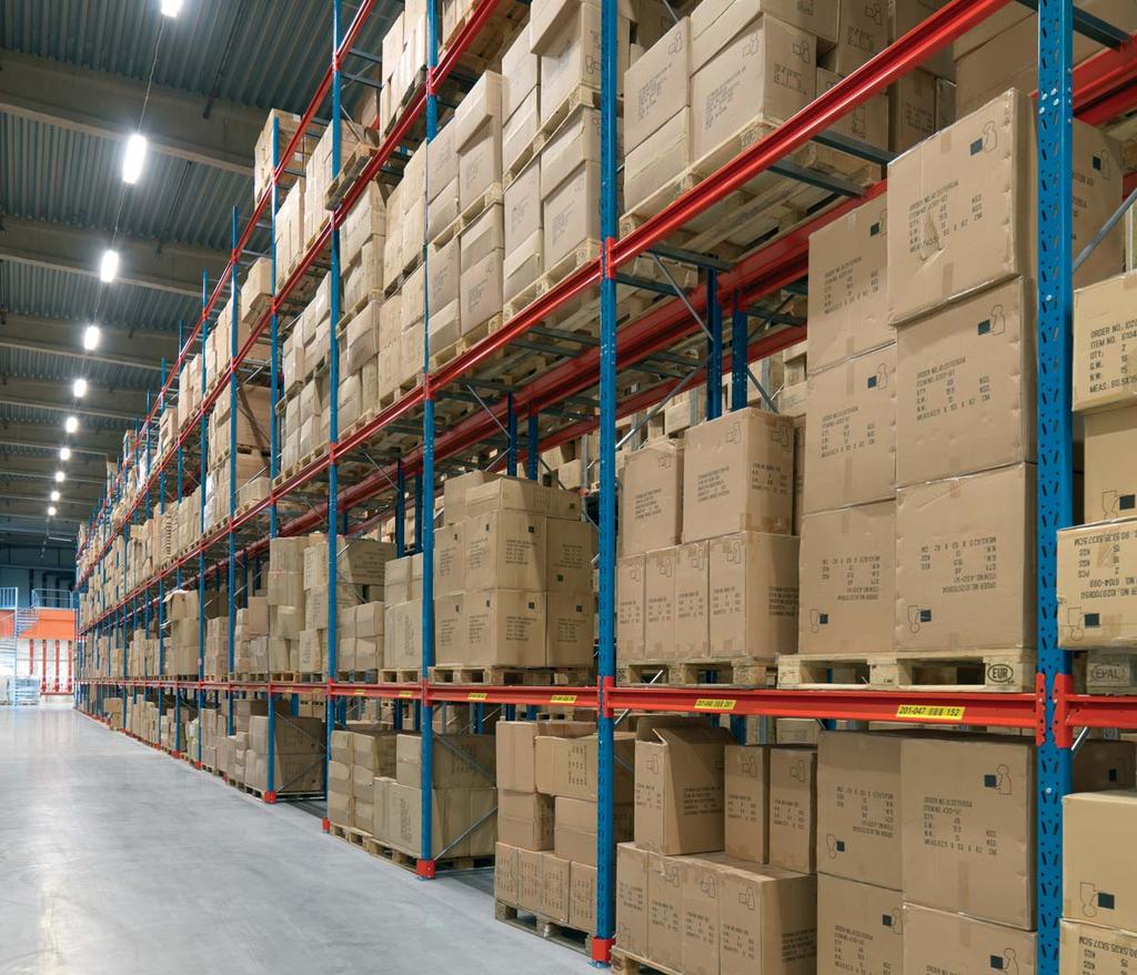 EAB:s lagerinredningar tillverkas i vår egen fabrik i Smålandsstenar, vilket gör att vi kan erbjuda snabba och punktliga leveranser.