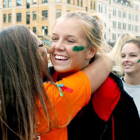 Under Insparken delas du in i lag med andra studenter från din fakultet för att sedan tävla mot, och festa med studenter från hela högskolan under två fartfyllda veckor!