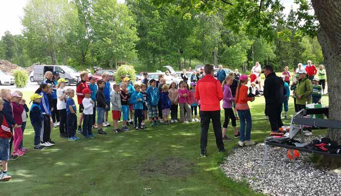 NYTT från juniorsektionen Golfkul v 26 För nionde året i rad genomför vi golfskola. Det har varit succé från första året och det har varit fullbokat i stort sett varje år, så boka gärna i god tid.