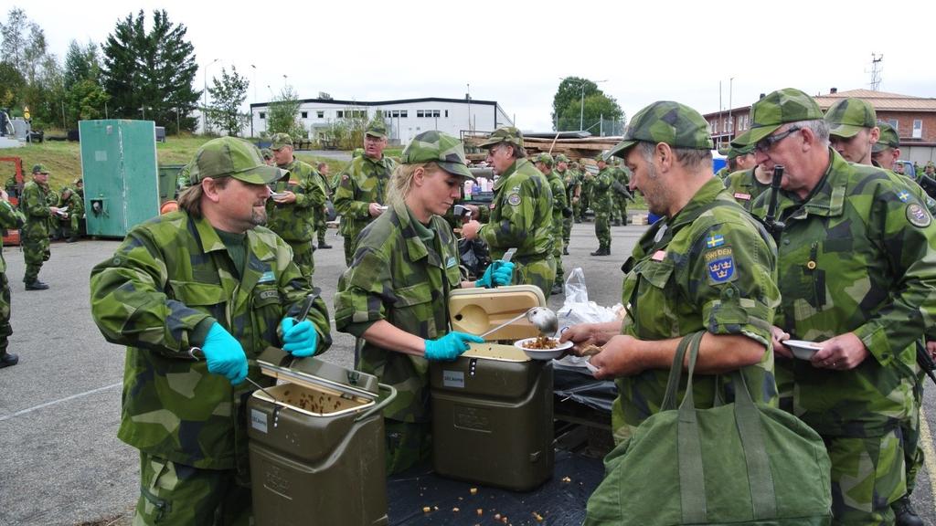 Jari Mäkelä uttryckte sin stora tillfredsställelse med krigsförbandsövningen. Han lovordade särskilt soldaternas positiva attityd.