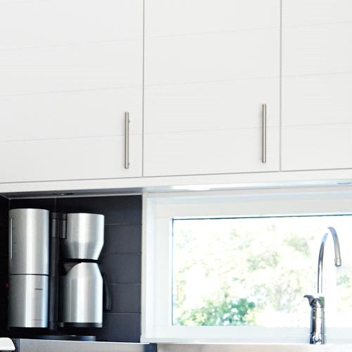 HUSHÅLLSMASKINER Vitt induktionshäll / ugn PLUS Uppgradera ditt kök med en effektiv induktionshäll med underbyggnadsugn, sparar både tid och energi!