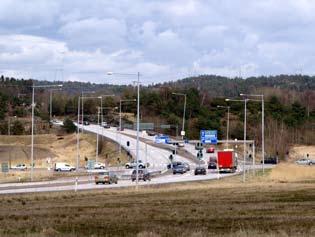 FÖRUTSÄTTNINGAR 2.2 Trafiksystem Vägnätet Väg E6.20 är på delen Vädermotet Klarebergsmotet utbyggd under 1970-talet och i princip tvåfältig med en bredd av 11-12 meter. Några undantag finns.