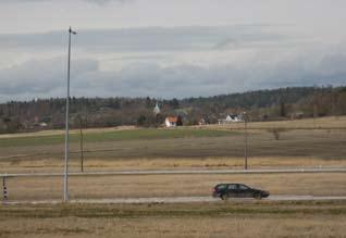 Landskapet öppnar och sluter sig och i höjd med Assmundtorp och Bärby och fram till stället där Tuvevägen korsar Hisingsledan bildas ett riktigt stort sammanhängande landskapsrum med tydliga