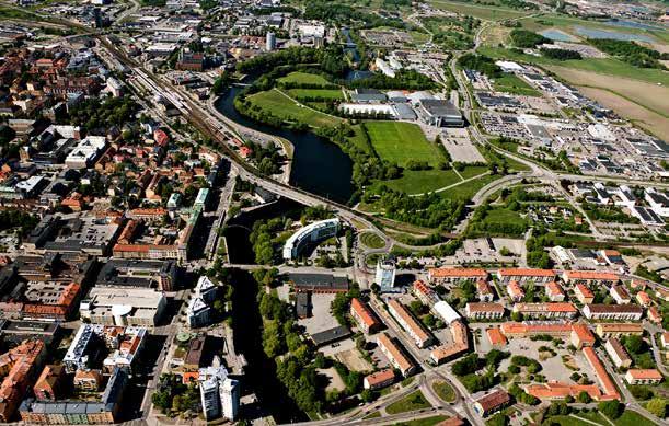 Komplettering till järnvägsutredning Ostlänken Kapitel 2 - Förutsättningar Målet med trafikstrategin är att ändra färdmedelsfördelningen i kommunen till 40% cykel, 20% kollektivtrafik och 40% bil,