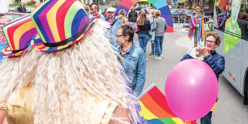 Precis som fjol belöas de grupp i parade som atige geom kläder eller/och såg eller ramsor sticker ut på ett positivt sätt och ser till att sätta färg på parade.