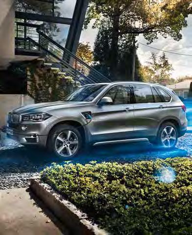 98 99 BMW X5 iperformance. ELEKTRISK LEDARE. BMW X5 iperformance är en komplett plug-in-hybrid med den intelligenta fyrhjulsdriften som garanterar optimalt väggrepp och dynamiska köregenskaper.