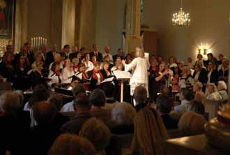 Vänersborgs kyrkas Oratoriekör 50 år! Kören firade 50-års jubileum med en riktig festkonsert söndagen den 24 maj där många pärlor som framförts under åren var med på programmet. Även f.d. medlemmar var inbjudna och vid de avslutande sommarsångerna deltog körens medlemmar tillsammans med de gamla medlemmarna.