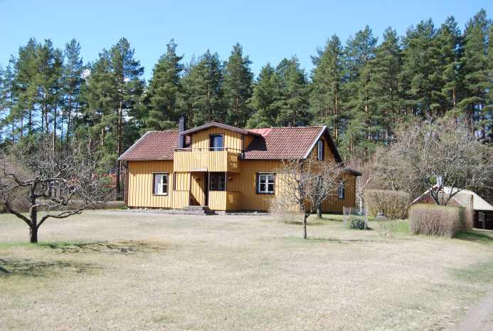 Välskött villa på stor tomt