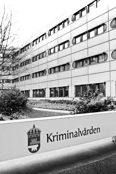 FÖRORD Publikationen Kriminalvård och statistik (KOS) är framtagen för att ge en övergripande, beskrivande och aktuell bild av Kriminalvårdens verksamhet i anstalt, häkte och frivård.