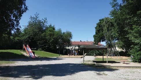 3. BLÅKLOCKA /0,2ha FICKPARK PARKTORG Gamla Huddingevägen Parken har en trevlig skala. Parken vänder sig idag endast till en målgrupp. Soliga dagar saknas skugga i stora delar av parken.