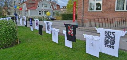 De träffas en gång i veckan och har konfirmation den 14 maj i. Konfirmanderna är också med på söndagsmässan den 15 maj. Då har församlingen en chans att fira tillsammans med våra konfirmander.