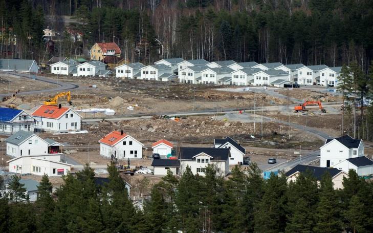 Bland annat har antalet hemtjänsttimmar minskat mot föregående år. Minskningen är totalt 18 000 timmar (ca 3,5%).