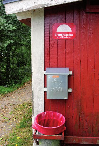 Låna båtar vid Kattholmen Under semesterperioderna finns det en segeljolle och tre roddbåtar vid Kattholmen som får användas