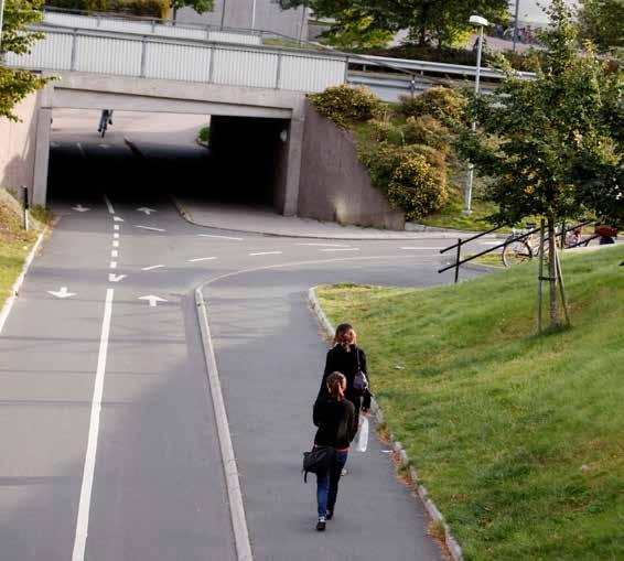 Tydlig separering mellan gående och cyklister Separering av gående och cyklister är ett av de viktigaste områdena för trygghet och säkerhet.