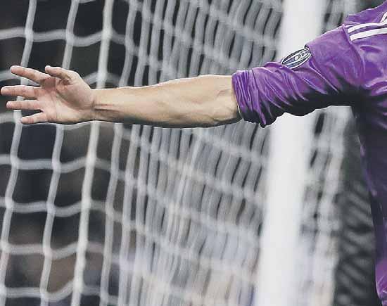 Real je skutočný šampión a Ronaldo zasa skutočný strelec. CORRIERE DELLO SPORT (Taliansko): Finálové prekliatie pokračuje a teraz sa prejavilo najbolestivejšie.