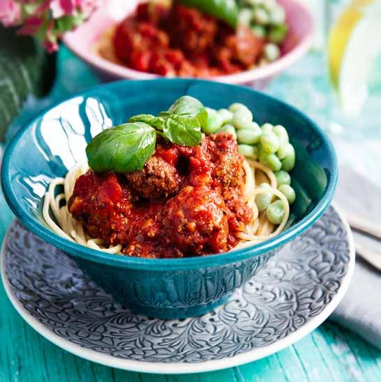 Kommande meny vecka 8 Recept 1: Getost- och basilikafyllda köttbullar i tomatsås med pasta