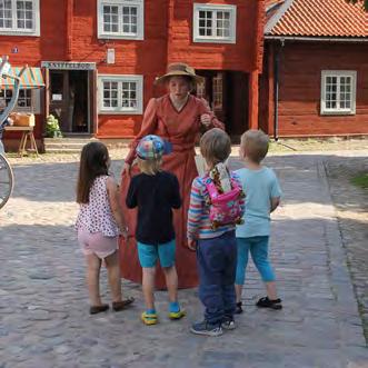 Väder kl 13.30 Trädgårdsföreningen En föreställning med Teater Fenix om att vara hemmastadd eller att komma ny till en plats. Kan man paxa en plats?
