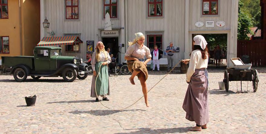 Ti-sö 1/8-31/8 Viljans värld Östergötlands museum, se sid 22 Dagligen 1/8-18/8 Småkryp och andra dikter av Yvonne Andersson Linköpings stadsbibliotek, huvudbiblioteket, se sid 22 Dagligen 1/8-1/9