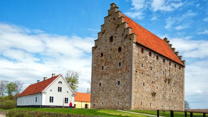 De idylliska smågatorna med kullerstenar har blivit otroligt populära som sommarhus och under den varma årstiden samt storhelgerna blommar staden upp.