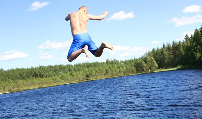 Alla i familjen är välkomna! Sagovandring med skattjakt Onsdagen den 9 augusti kl. 17.