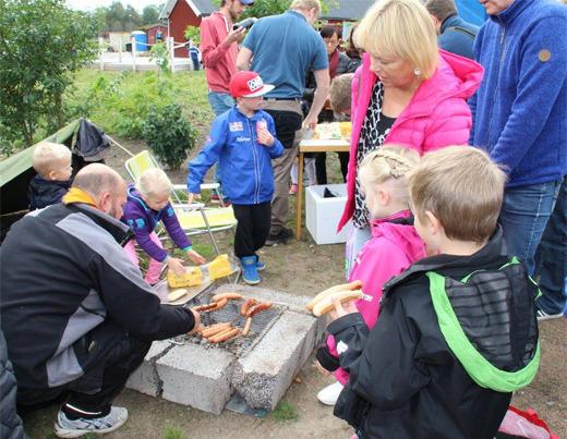 Som vanligt bjuds det på underfundiga och trallvänliga låtar som tilltalar både barn och vuxna. 2 SEPT Grevegårdsdagen kl.