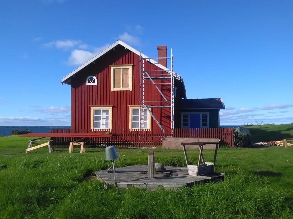 Målning av vissa fönster samt en del rödmyllning utfördes av tillsyningsmannen, samt under Fastighetsverkets stormöte 31 maj. Tjärning av vissa brädtak utfördes av tillsyningsmannen.