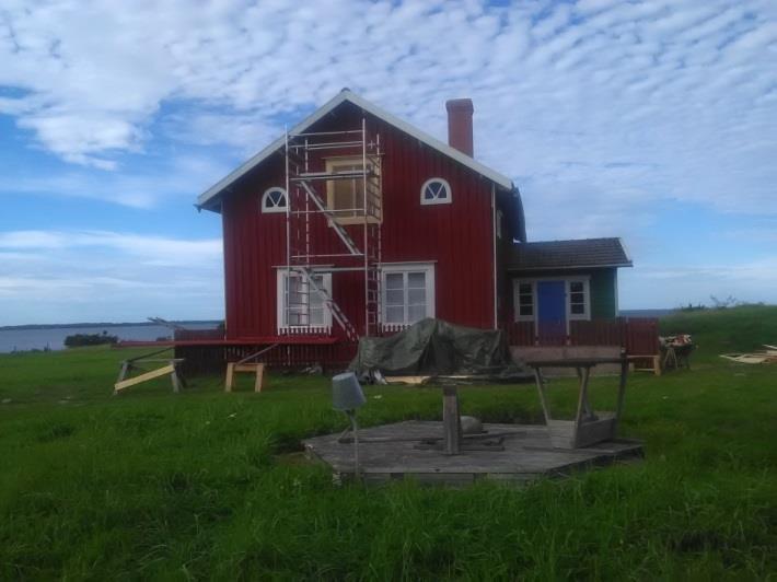 Under hösten ändrades stängslet även på den södra sidan, så att det nu är i stort sett bara tegarna, som är bortstängda (och gårdstunet) fram tills efter slåttern, då även tegarna öppnas.