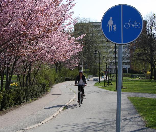 Se vidare under cykel-, kollektiv- och biltrafik.