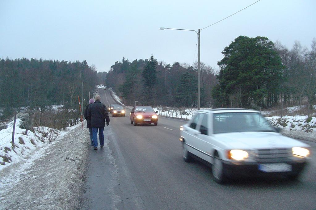 I vissa skolor skjutsas upp till en tredjedel av eleverna med bil. I Upplands Väsby finns det goda möjligheter till fysisk aktivitet.