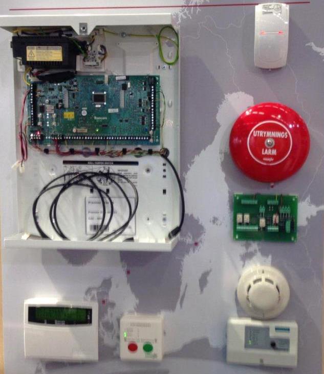 GODA EXEMPEL Säkerhetssystem och T-LAN Bakgrund Den här referensen är till för konsulter och entreprenörer vid planering av larmsystem i lokaler samt hur de kopplas till larmbord.