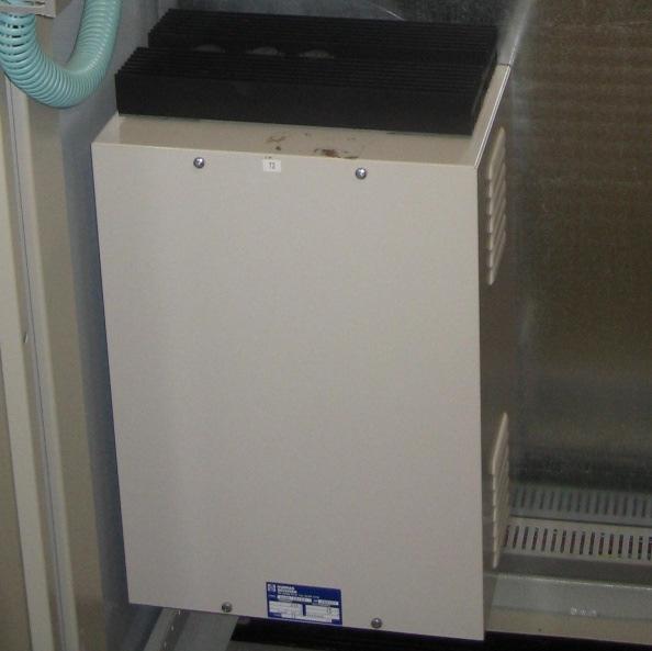 PLC och driftavbrott Vill man att PLCn ska kunna fungera även under ett strömavbrott så krävs att transformatorn är utrustad med ett batteri. Man brukar säga att PLCn har back up.